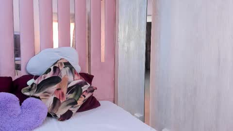 Mia  online show from 11/06/25, 10:49