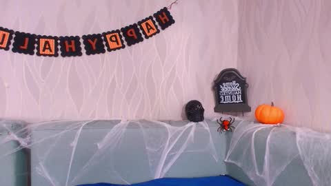 miia scoott  online show from 10/28/25, 11:58