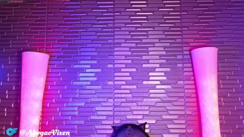 Snapshot of miia_zarate chatting on 12/17/24, 12:23 Ma - online show from 12/17/24, 12:23