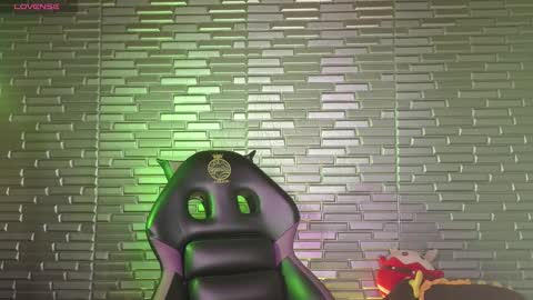 Snapshot of miia_zarate chatting on 02/23/25, 12:19 Ma - online show from 02/23/25, 12:19