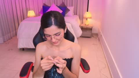 Mia online show from 02/06/25, 03:48