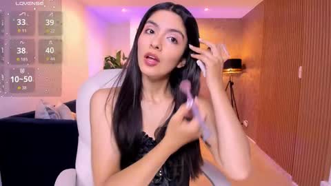 Mia online show from 09/27/25, 11:04