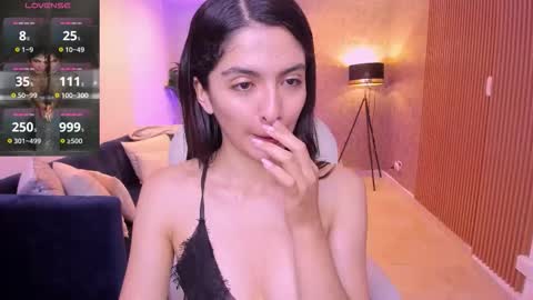 Mia online show from 11/13/25, 11:09