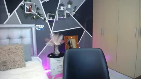 miiaa_k online show from 10/29/25, 05:42