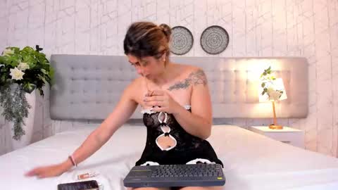 Snapshot of miiacoopper chatting on 09/18/25, 09:17 Mia Coopper online show from 09/18/25, 09:17