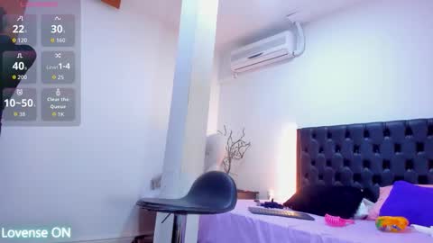 mia sofia online show from 11/19/25, 07:36