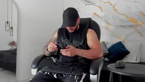 Snapshot of miike_stone1 chatting on 09/23/25, 12:52 Daniel online show from 09/23/25, 12:52