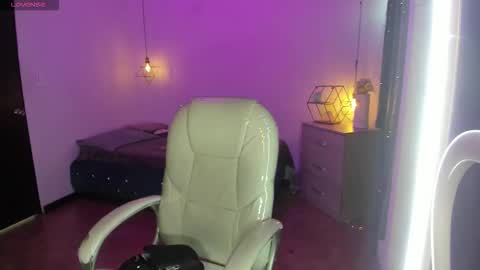 Snapshot of miiss_greyy chatting on 09/13/25, 11:43 miiss_greyy online show from 09/13/25, 11:43