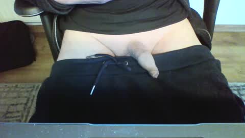 Snapshot of mik116 chatting on 02/13/25, 11:39 mik online show from 02/13/25, 11:39