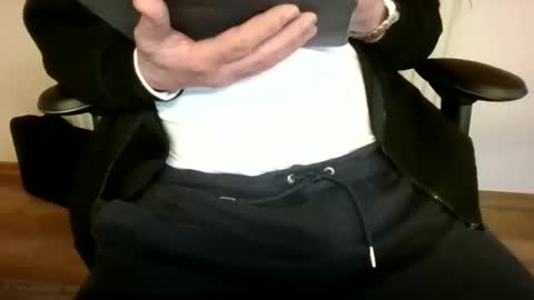 mik online show from 11/24/25, 11:43