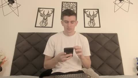 mikael online show from 03/12/25, 07:02