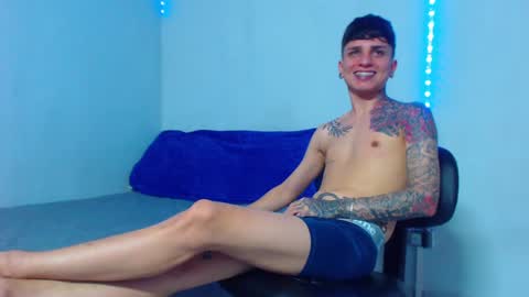 Snapshot of mike777jr chatting on 01/11/25, 03:52 Mike IMDEPENDIENT MODEL online show from 01/11/25, 03:52
