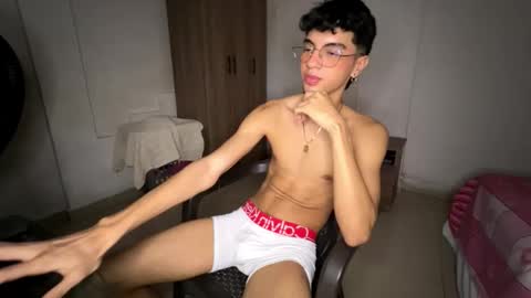 Mike Pineapple online show from 10/28/25, 03:43