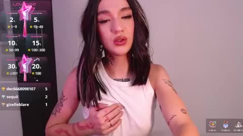 Snapshot of mikee_g chatting on 02/21/25, 11:54 ZARA BLARE online show from 02/21/25, 11:54