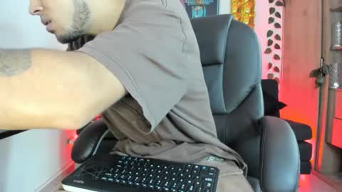 Snapshot of mikee_scooth chatting on 12/27/24, 09:43 mikee_scooth online show from 12/27/24, 09:43