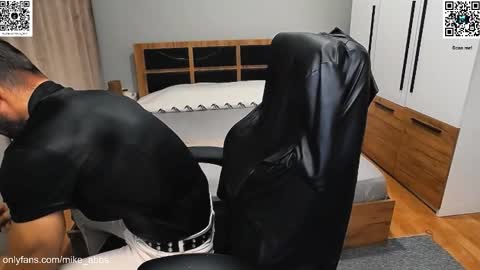 Mike    online show from 11/07/25, 02:28