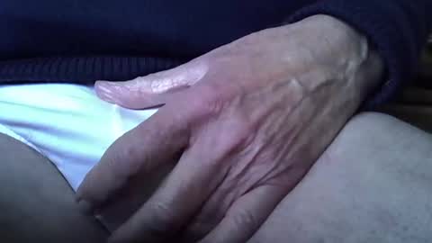Snapshot of mikeybed chatting on 01/08/25, 02:46 mikeybed online show from 01/08/25, 02:46