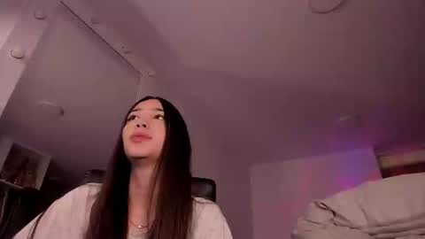 VIOLETAMIKE online show from 10/17/25, 01:31