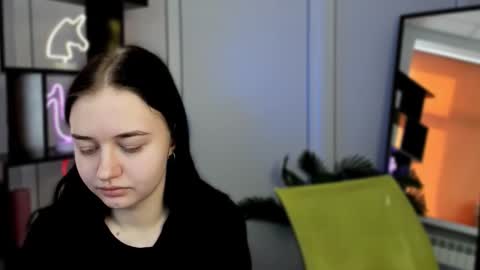 miki_ti online show from 10/22/25, 08:36