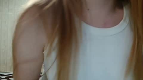 Snapshot of miku_sanders2 chatting on 02/06/25, 10:21 miku_sanders2 online show from 02/06/25, 10:21