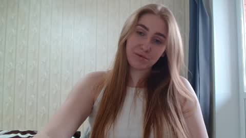 Snapshot of miku_sanders2 chatting on 02/18/25, 10:27 miku_sanders2 online show from 02/18/25, 10:27