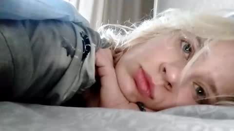 Snapshot of mila_420 chatting on 10/25/25, 05:15 Mila 420 online show from 10/25/25, 05:15