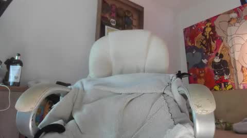 Mila Dash online show from 10/02/25, 11:50