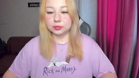 Mila shy sensual person  online show from 11/13/25, 10:03