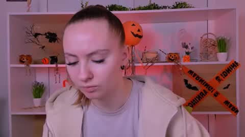 mila_glow online show from 11/03/25, 05:42