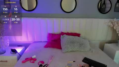 mila_hank online show from 11/08/25, 12:16