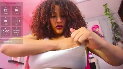 Snapshot of mila_rozze chatting on 10/15/25, 01:11 online show from 10/15/25, 01:11