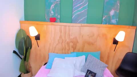 Mila and samy online show from 10/31/25, 12:17