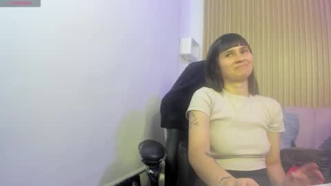 Mila  online show from 10/04/25, 03:04