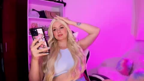 Mila online show from 11/05/25, 02:44