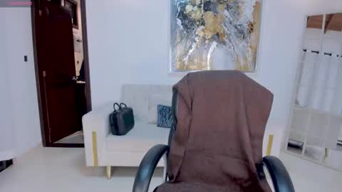 Snapshot of milacoleman chatting on 10/05/25, 11:35 Mila online show from 10/05/25, 11:35