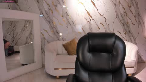 Snapshot of milacoleman chatting on 10/30/25, 01:40 Mila online show from 10/30/25, 01:40