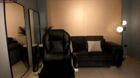 Snapshot of milacoleman chatting on 11/05/25, 02:00 Mila online show from 11/05/25, 02:00