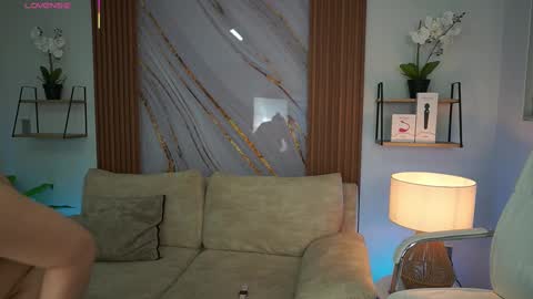 milacrave online show from 10/02/25, 11:39