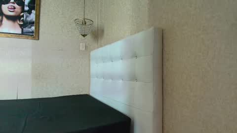 miladiosa online show from 10/29/25, 11:56