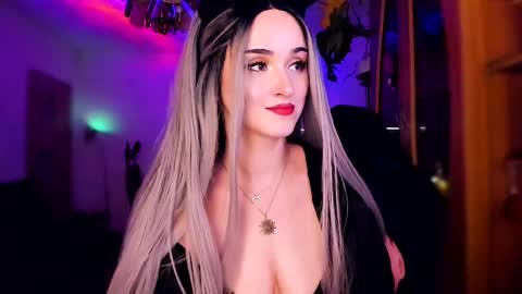 Snapshot of miladyjolie chatting on 01/11/25, 04:06 MiladyJolie online show from 01/11/25, 04:06