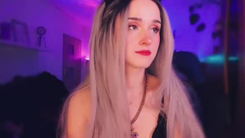 Snapshot of miladyjolie chatting on 11/01/25, 11:07 MiladyJolie online show from 11/01/25, 11:07