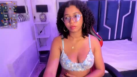 Snapshot of milahall__ chatting on 10/05/25, 04:00 Milenna online show from 10/05/25, 04:00