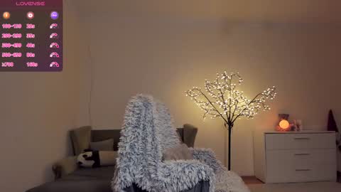Snapshot of milamurrr_ chatting on 12/13/24, 01:55 Milana online show from 12/13/24, 01:55