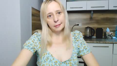 Snapshot of milanav chatting on 12/27/24, 04:36 Milena online show from 12/27/24, 04:36