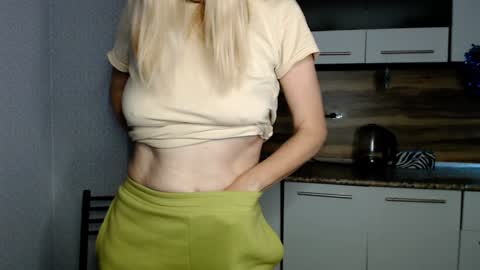 Snapshot of milanav chatting on 01/04/25, 01:10 Milena online show from 01/04/25, 01:10