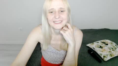 Snapshot of milanav chatting on 02/16/25, 04:53 Milena online show from 02/16/25, 04:53