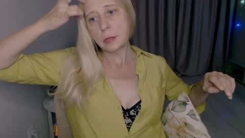 Snapshot of milanav chatting on 09/28/25, 03:12 Milena online show from 09/28/25, 03:12