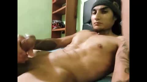 milanflores online show from 10/18/25, 06:16