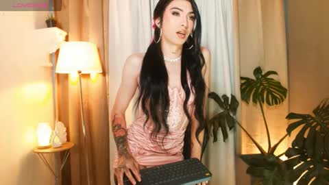 Snapshot of milansantana24 chatting on 11/19/25, 10:10 MILAN SANTANA online show from 11/19/25, 10:10