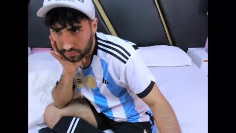 milanzaire online show from 11/02/25, 08:33